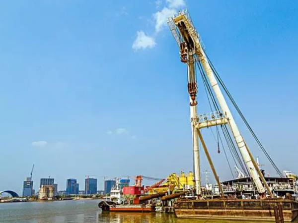 海面漂浮平台是什么类型的海洋工程设施？